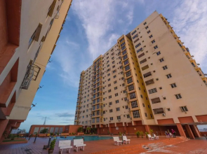 Homestay Kondo Mewah l/d kolam renang & playground di Kota Bharu