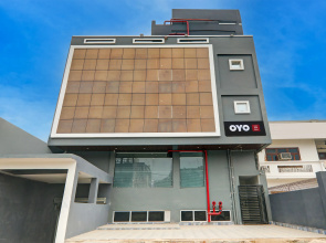Super Hotel O Golden Tulip’z