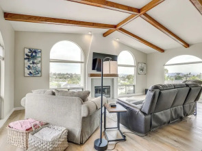 San Marcos Getaway w/ Deck & Lake Views!