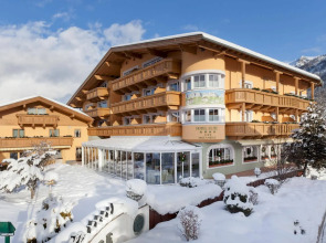 Hotel Elite (Adults Only 16+)