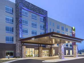 Holiday Inn Express & Suites Hudson I-94 by IHG