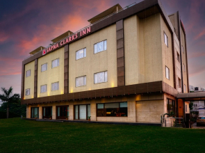Sapna Clarks Inn