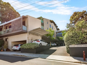 2-bed Harbourside Home With Views in Fab Location
