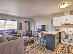 7 Mi to Keystone: Mtn-view Abode w/ Deck!