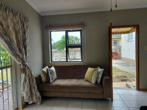 1 bedroom Cottage separate entrance