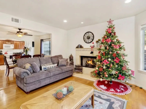2091-mockingbird Getaway 4 Bedroom Home by RedAwning