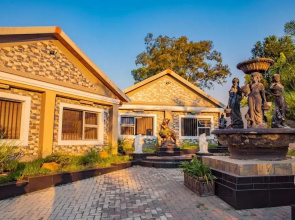 Afropolitan Guest Lodge
