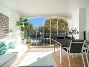 Beautiful 2 Bedroom Apartment with Stunning Views Over The Gardens - ER1712