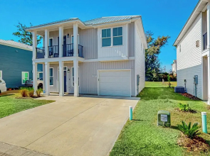 4BR Pleasant Home w/ Balcony & Open Layout