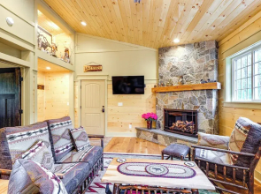 < 5 Mi to Whiteface Mtn Resort: Cabin-style Apt