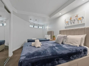 Sirocco 906 by G1 Holidays - Two Bedroom Beachfront Apartment in Sirocco Resort