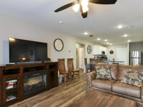 Mystic Cove Condo - Pool - Perfect Location!!