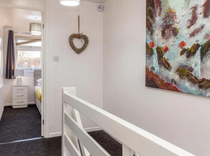 4 Bedrooms Cosy Family Home, Super-Fast Wi-Fi, Free Parking, The Saddlers Gateway