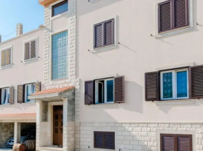 Apartment Karlo - Two Bedroom Apartment With Balcony