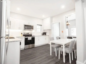 Unique 3BR 2bath Quadplex Free Parking Laundry