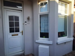 2BR Cozy Duplex in Belfast