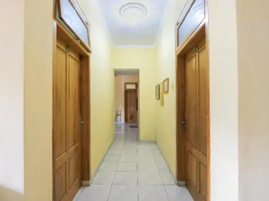 Wallet Family Residence Syariah by OYO Rooms