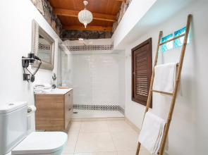 Aparta-Suite El Charco