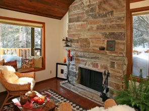 Hillside Hideaway by Stewart Mountain Lodging