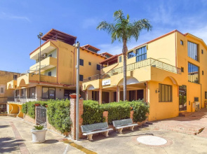 Beautiful Apartment in LE Castella With Wifi and 2 Bedrooms
