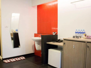 Wake Up Aonang Hotel