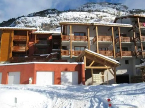 Studio in Vars, With Wonderful Mountain View and Furnished Balcony
