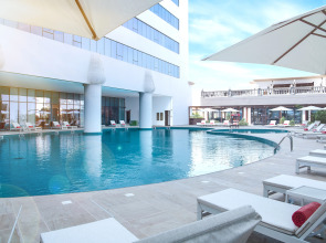 Al Jaddaf Rotana Suite Hotel