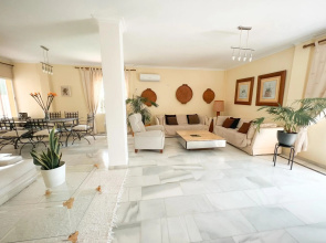 Nice 5BDR Villa close to Puerto Banús, DOUVLE_COM