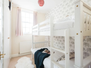 The Lapis Lounge - Large 3bdr House at River Avon - Sleeps 8