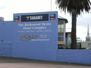 Richmond Henty Hotel