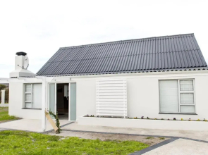 Sandbaai Cottages