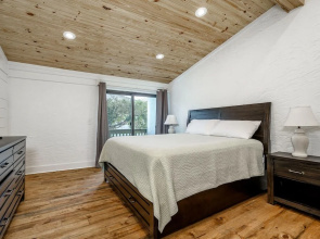 Oceans 6 4 Bedroom Condo by RedAwning