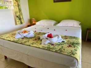 Bungalow de 2 chambres avec vue sur la mer piscine partagee et jardin clos a Vieux Habitants a 6 km de la plage