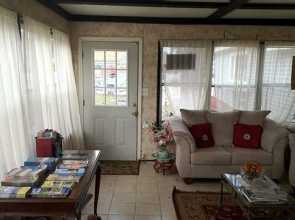 Crest Inn Suites & Cottages