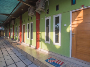 RedDoorz near Living Plaza Balikpapan 2