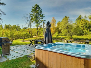 Stratton Shuttle Access! Vermont Mountain Hideaway