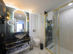 Royal International Hotel