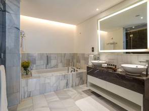 Th8 Palm Dubai Beach Resort, Vignette Collection, by IHG