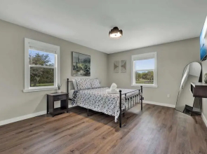 Family-friendly Hill Country Retreat Sleeps 11 + Hot Tubs