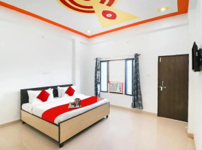 Oyo Flagship 91746 Crown Guest House
