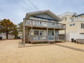 Pet-friendly Long Beach Island Home: Walk to Beach