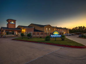 Days Inn by Wyndham Rockdale Texas