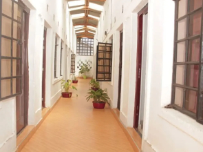 Dover Hotel Bondo