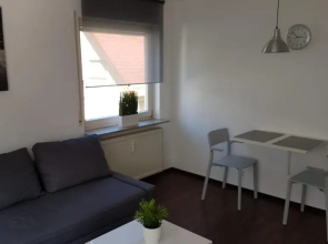 Ferien- und Businessapartment I Modern mit WLAN und Parkplatz nahe Zentrum, Automobil- und Tech-Firmen, Messe