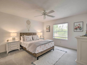 Crystal River Gem Near Three Sisters Springs!