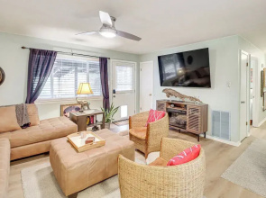 Walk to Bathhouse Row: Dog-friendly Home!