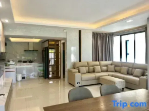 Lake View 44