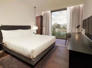 Отель Hilton Lake Como