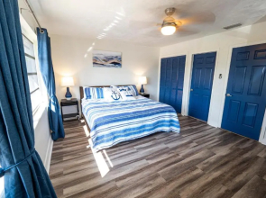 Newly Renovated 3br2ba Duplex with private Dock