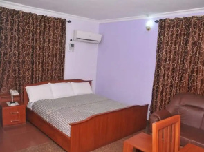 Eeyilobe Guest House